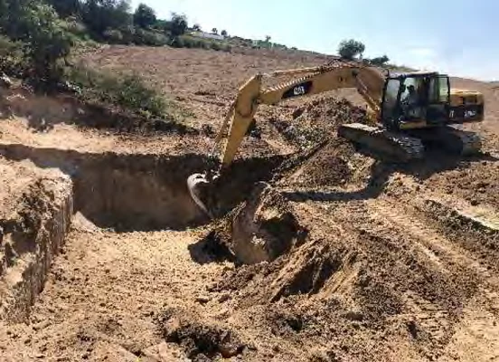 Excavadora en trabajos de movimiento de tierras